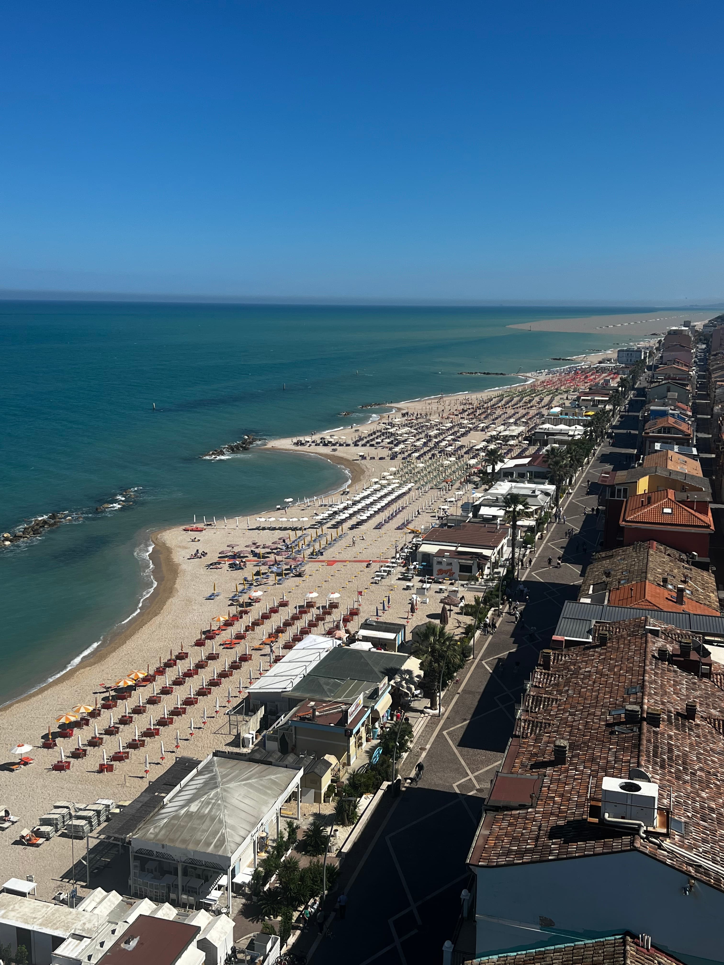 Vita quotidiana sul lungomare di Porto Recanati